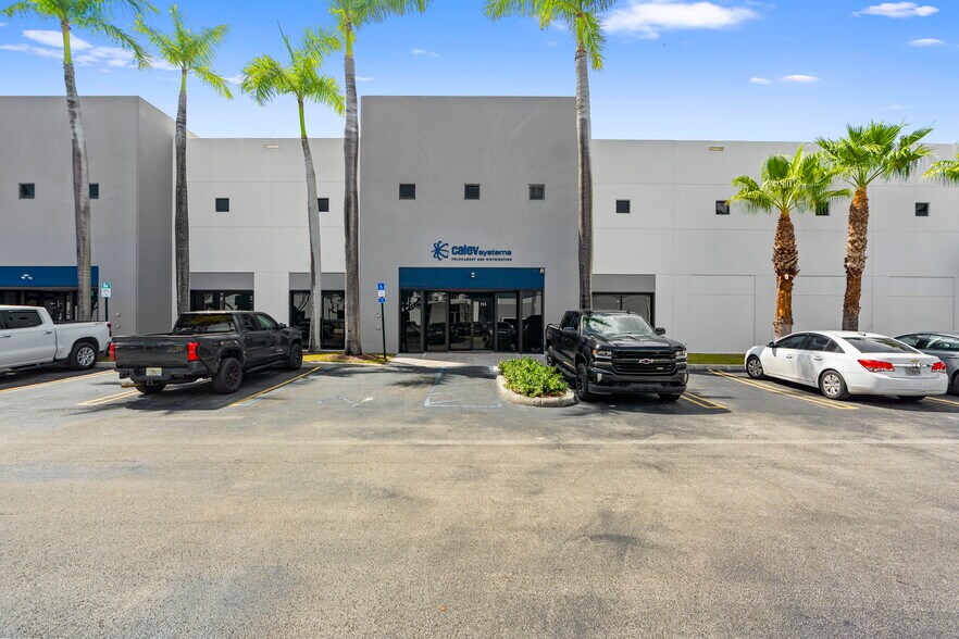 More Photos Of 8305 NW 27th St, Doral Distribution For Lease