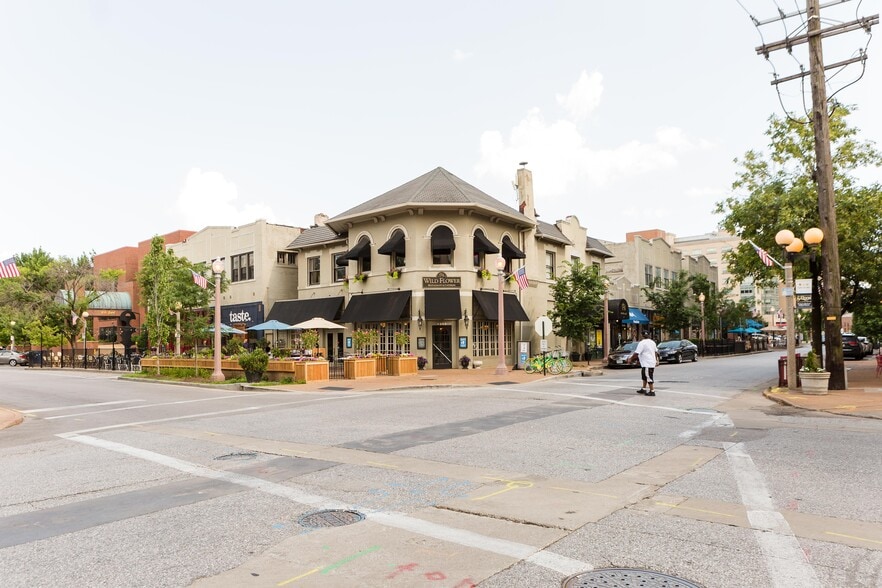 More Photos Of 4590 Laclede Ave, Saint Louis Restaurant For Lease