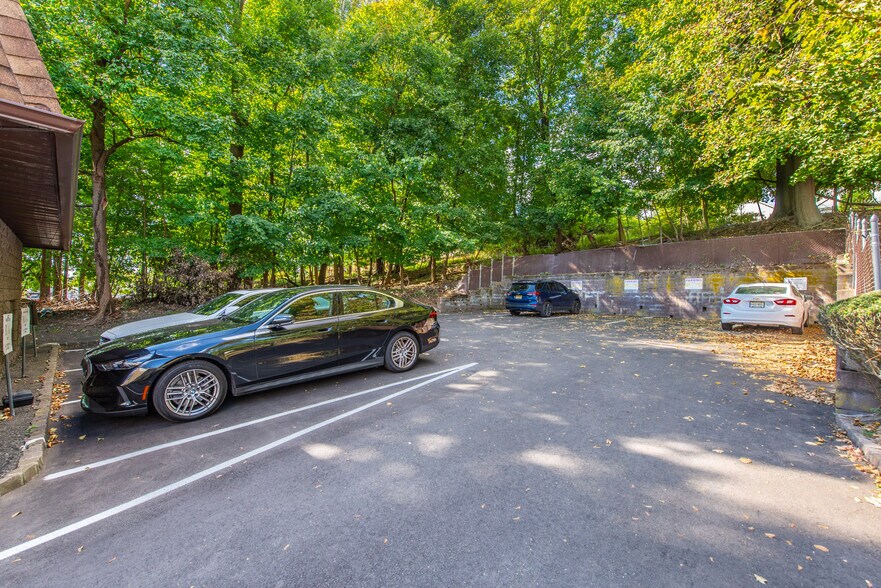 More Photos Of 184 Pompton Ave, Verona Medical For Lease