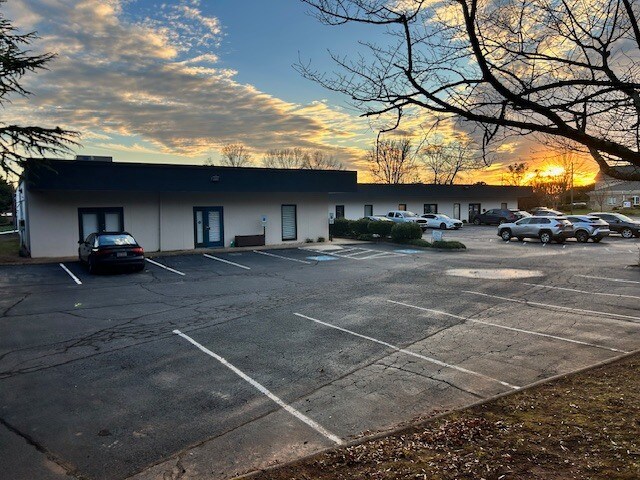 Primary Photo Of 1411 Plaza West Rd, Winston-Salem Medical For Lease