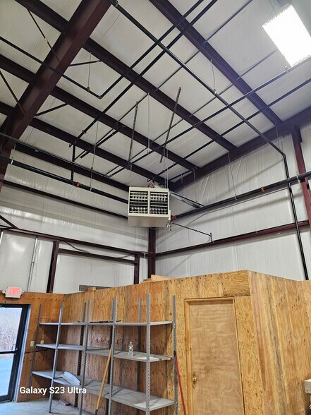 More Photos Of 35 Hamilton Ln, Glenmont Warehouse For Lease