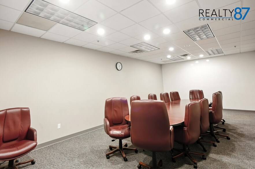 More Photos Of 4050 River Center Ct NE, Cedar Rapids Office For Lease