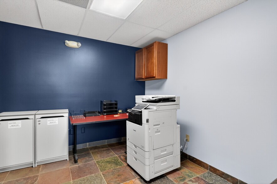 More Photos Of 26622 Woodward Ave, Royal Oak Office For Lease