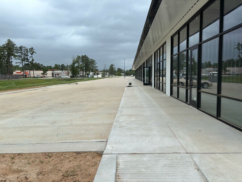 More Photos Of 25903 Elmfield Dr, Spring Flex For Lease