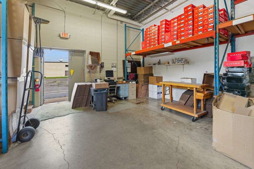 More Photos Of 1828 Park Ave, New Holstein Light Distribution For Sale