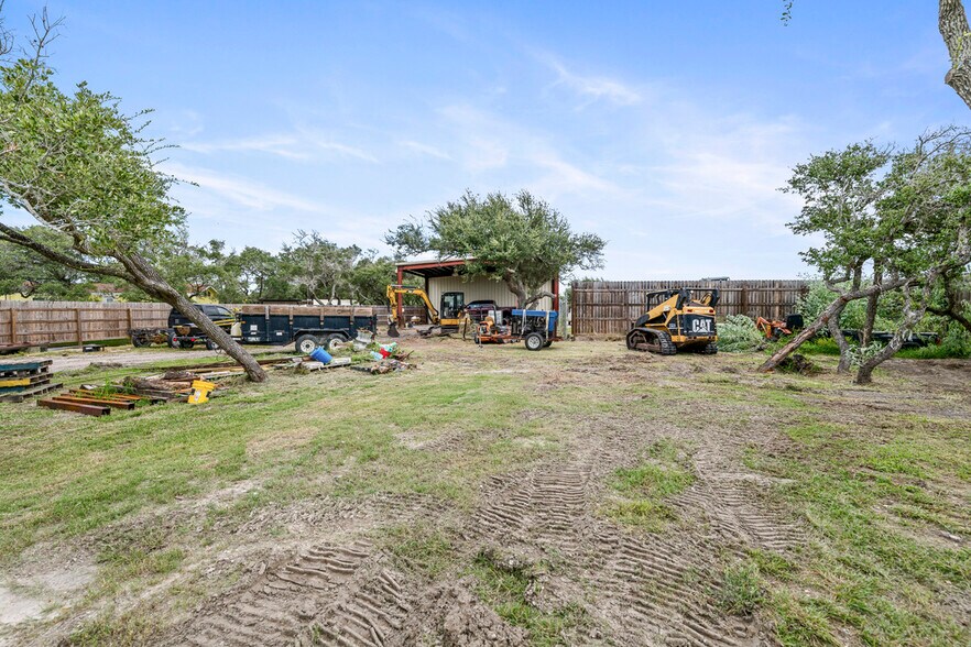 More Photos Of 2590 TX-35 Bypass, Aransas Pass Manufacturing For Sale