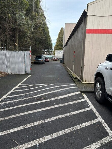 More Photos Of 2120 E Powell Blvd, Gresham General Retail For Sale