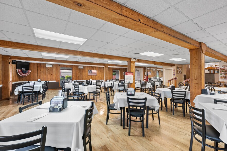More Photos Of 22288 Pine St, Robertsdale Restaurant For Sale