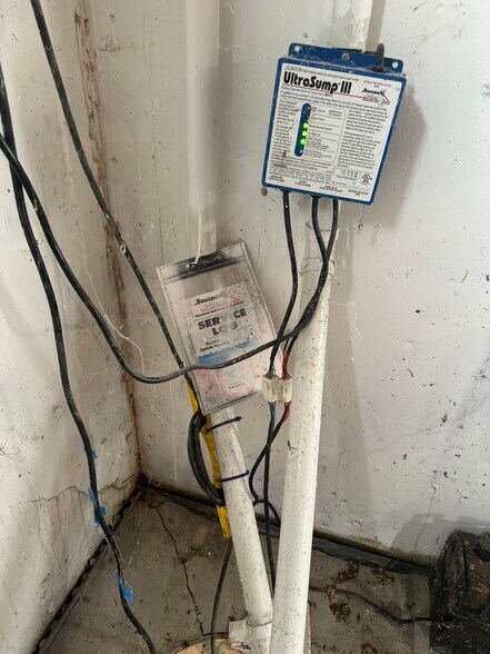 More Photos Of 239 Grand Ave, Waterloo Specialty For Sale