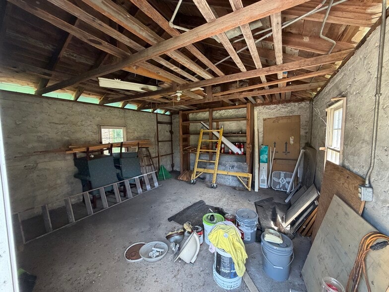 More Photos Of 1008 NW 13th St, Gainesville Office Residential For Lease