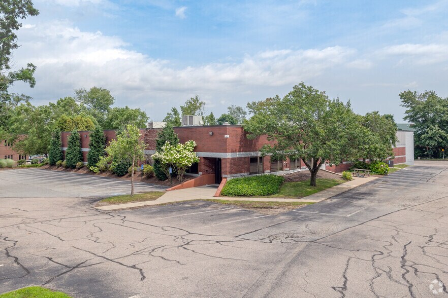 More Photos Of 4 Blackstone Valley Pl, Lincoln Office For Sale