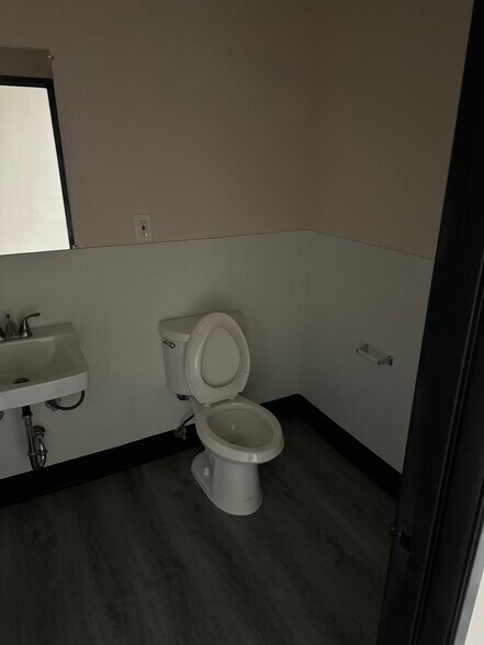 More Photos Of 1202-1228 W Merrill Ave, Rialto Warehouse For Lease