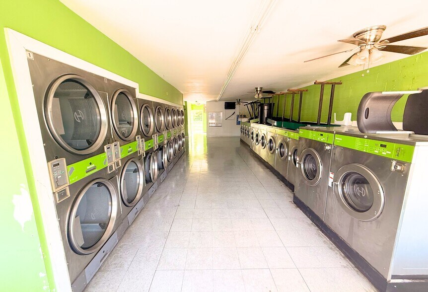 More Photos Of 540 Mc Koy St, Clinton General Retail For Sale