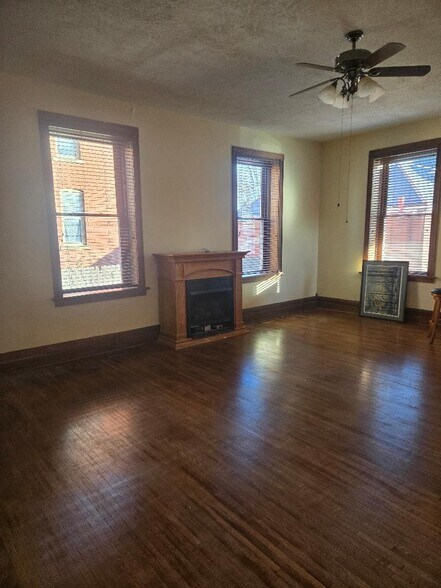 More Photos Of 3825 S 25th St, Omaha Flex For Sale