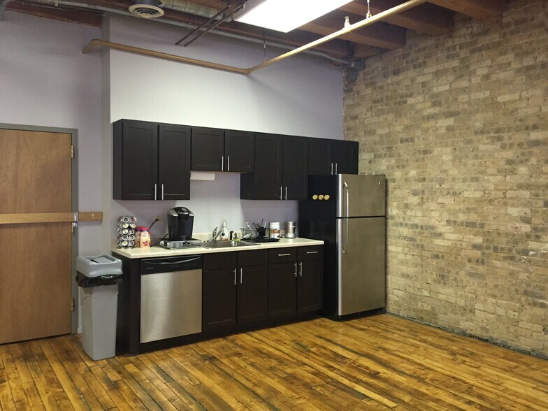 More Photos Of 1925 N Clybourn Ave, Chicago Loft Creative Space For Lease