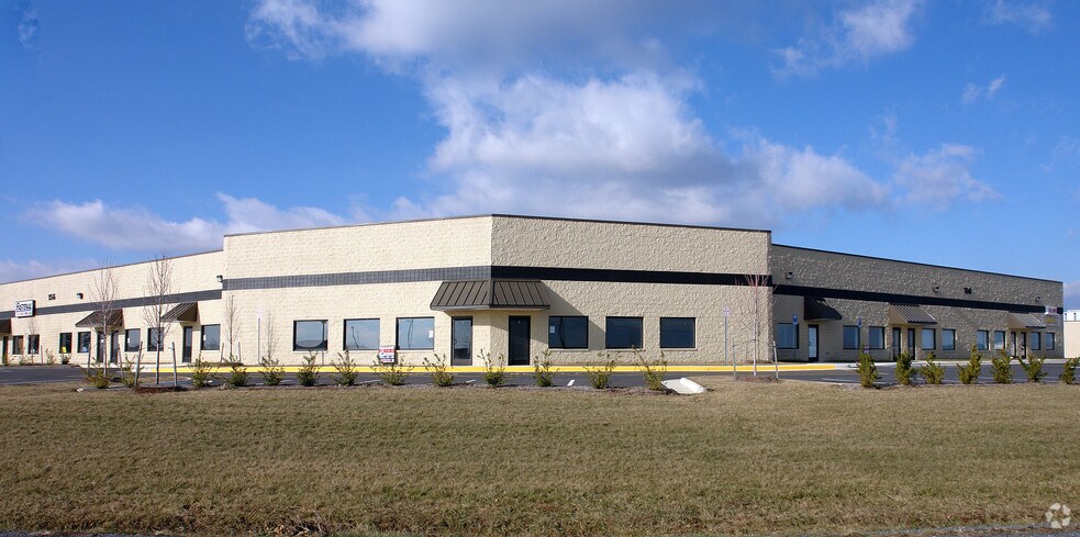 More Photos Of 156 Fort Collier Rd, Winchester Flex For Lease