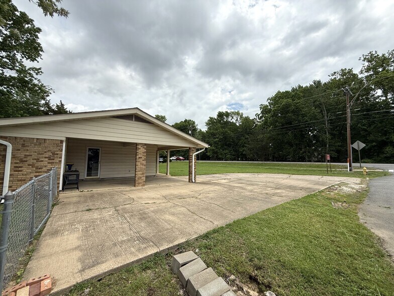 More Photos Of 608 S Pine St, Cabot Flex For Sale