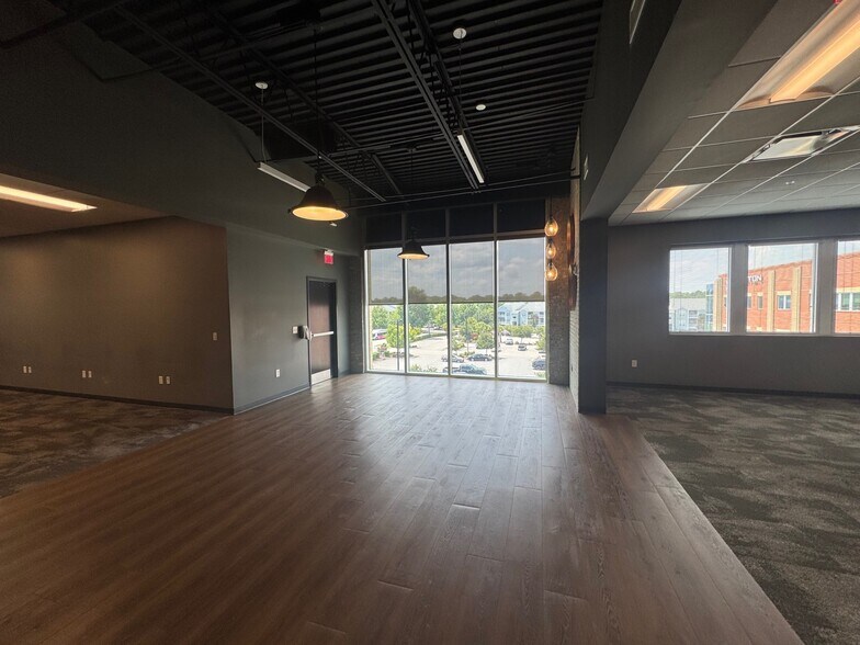 More Photos Of 6751 Parker Farm Dr, Wilmington Office For Lease