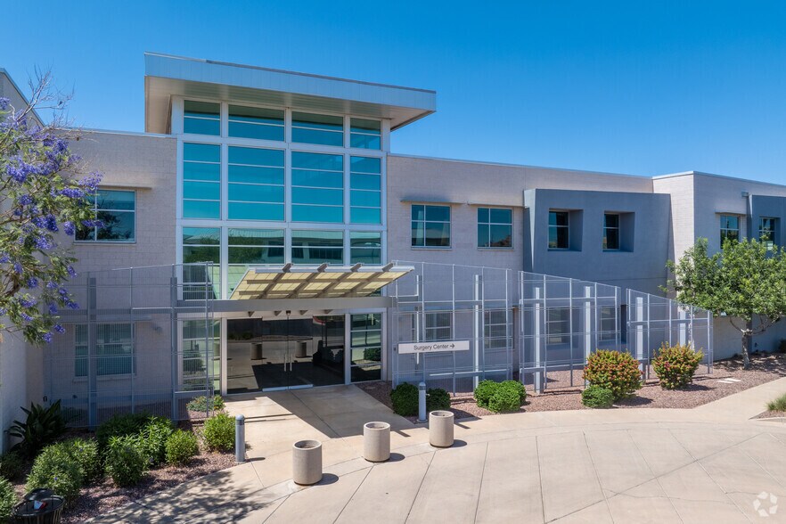 More Photos Of 690 N Cofco Center Ct, Phoenix Medical For Lease