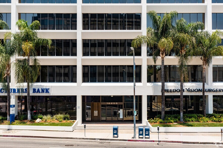More Photos Of 16255 Ventura Blvd, Encino Office For Lease