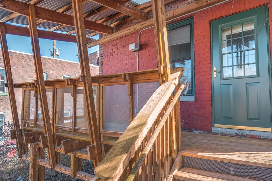 More Photos Of 1015 E Carson St, Pittsburgh Storefront Retail Office For Sale