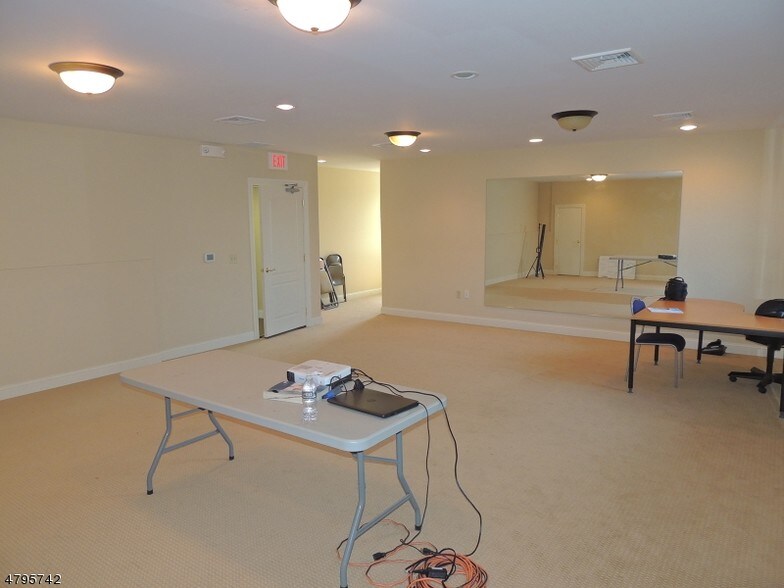 More Photos Of 23 Mountain Blvd, Warren Medical For Lease