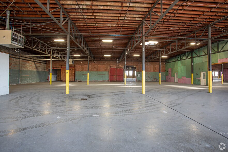 More Photos Of 88-92 Sunshine Rd, Kansas City Distribution For Lease