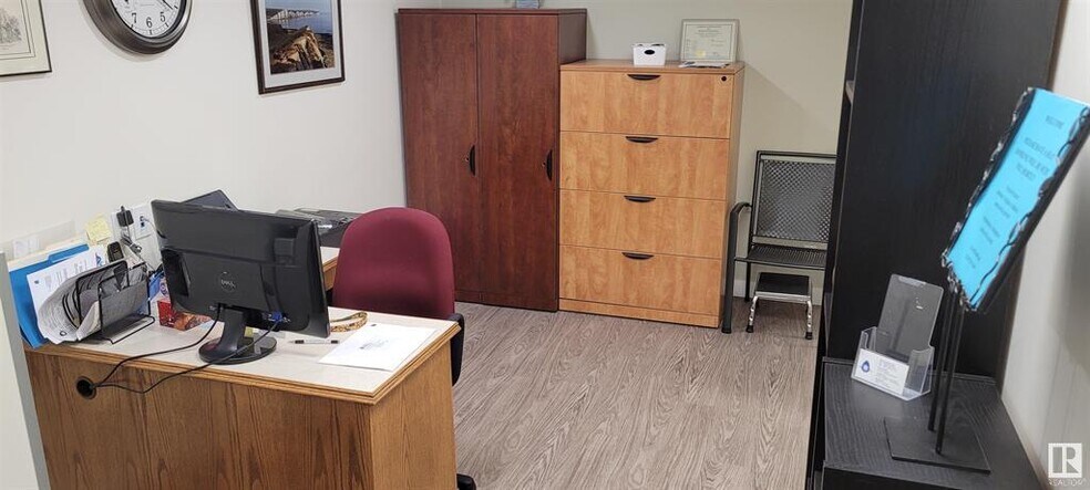 More Photos Of 7609 109th St NW, Edmonton Medical For Sale