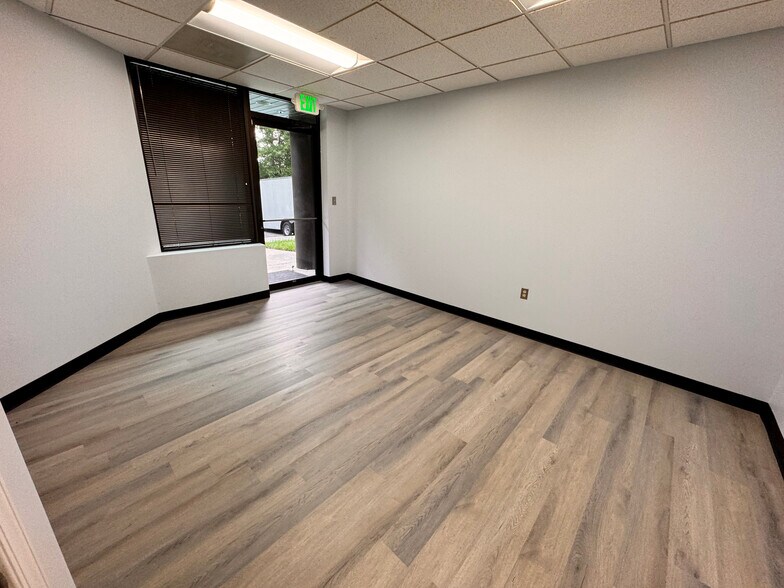 More Photos Of 8835 Columbia 100 Pky, Columbia Flex For Lease