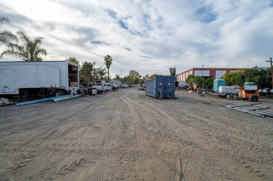 More Photos Of 2023 S Bon View Ave, Ontario Contractor Storage Yard For Sale