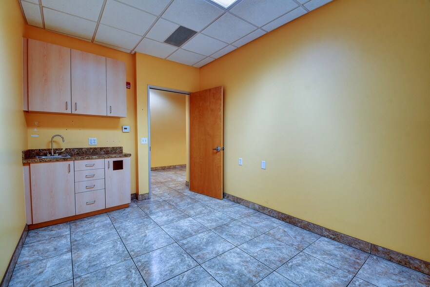 More Photos Of 15288 W Brookside Ln, Surprise Office For Lease