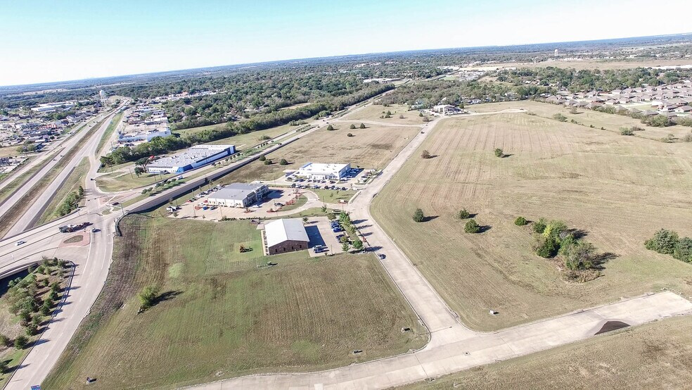 More Photos Of 00 Commerce Way, Kaufman Land For Sale