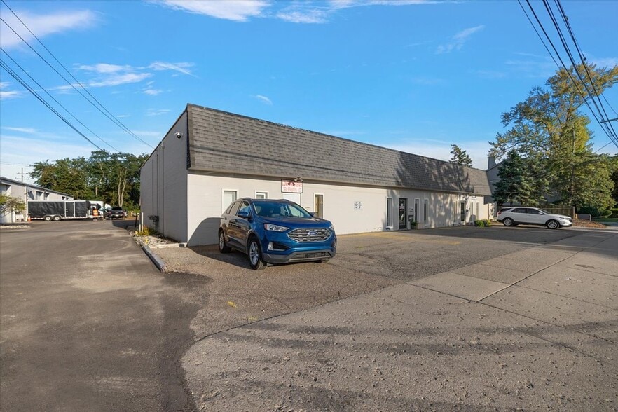 More Photos Of 850 York St, Plymouth Flex For Sale