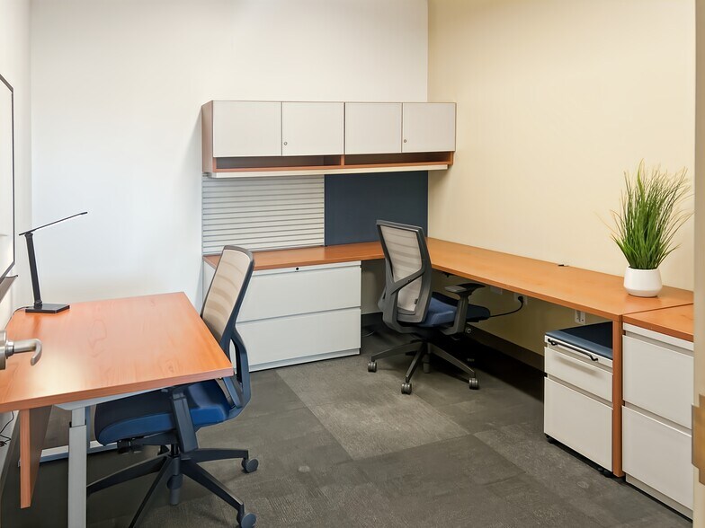 More Photos Of 9400 W Higgins Rd, Rosemont Coworking Space