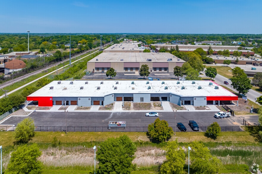 More Photos Of 8949 N Deerbrook Trl, Brown Deer Light Distribution For Sale