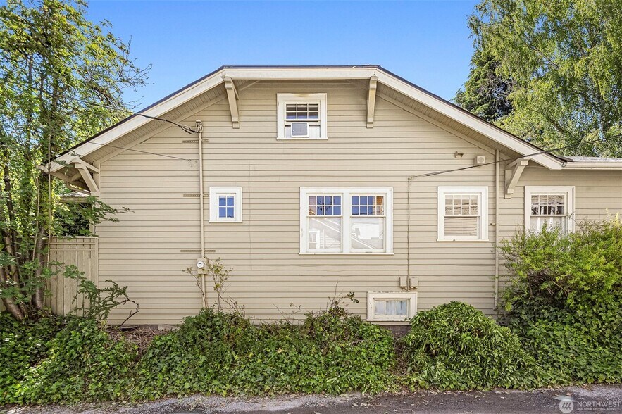 More Photos Of 2012 65th St, Seattle Office For Sale