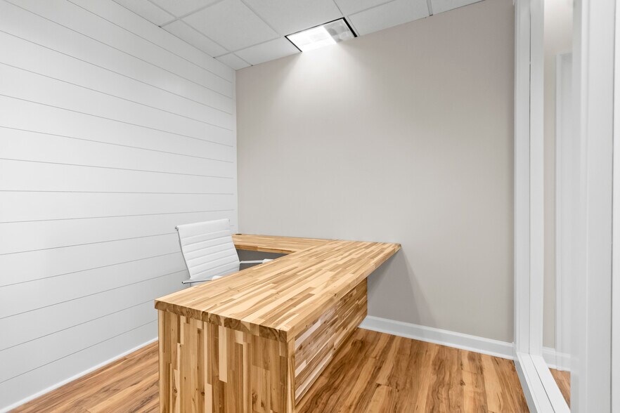 More Photos Of 19810 W Catawba Ave, Cornelius Office For Lease