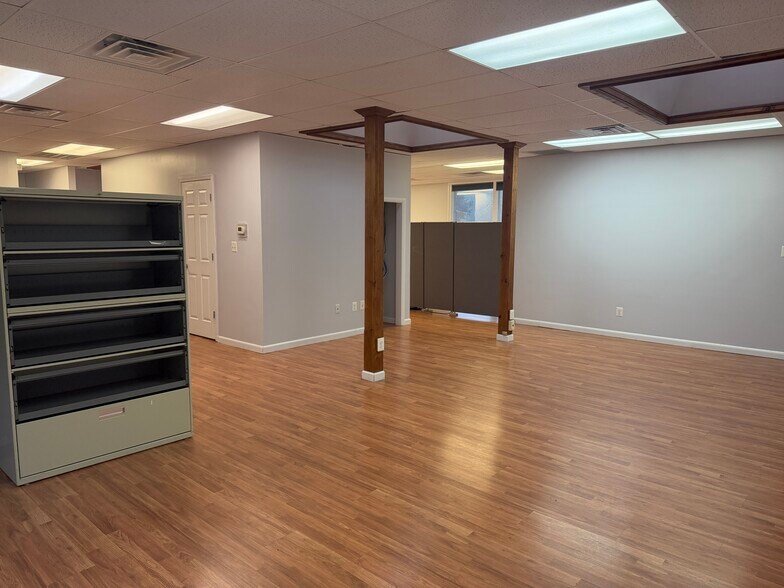 More Photos Of 2981 Solomons Island Rd, Edgewater Office For Sale