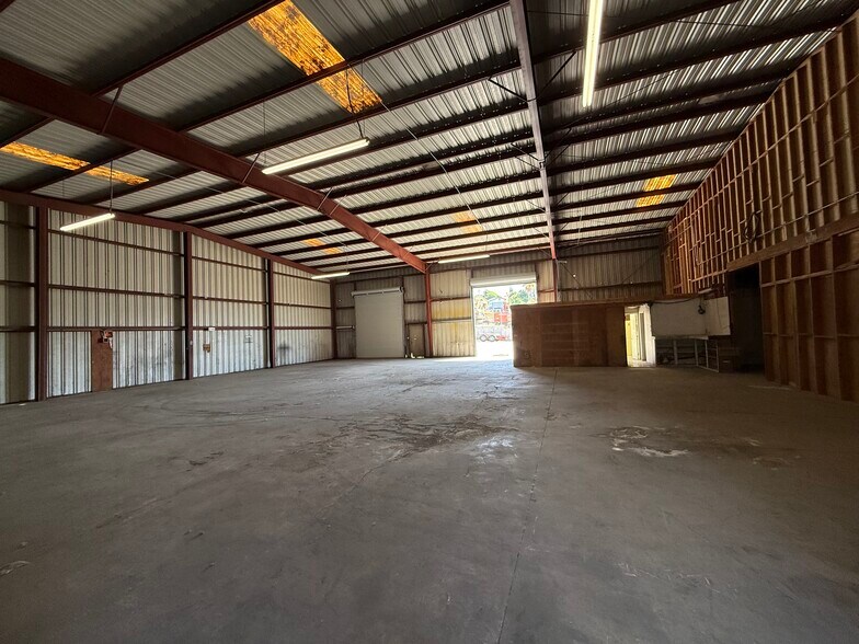 More Photos Of 9364 Jamacha Rd, Spring Valley Manufacturing For Lease
