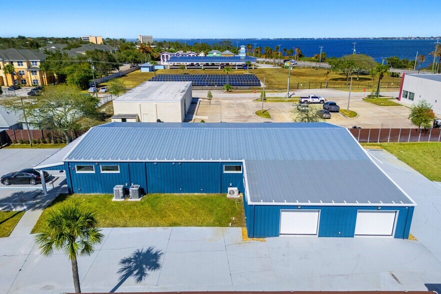 More Photos Of 1301 Morningside Dr, Melbourne Warehouse For Sale