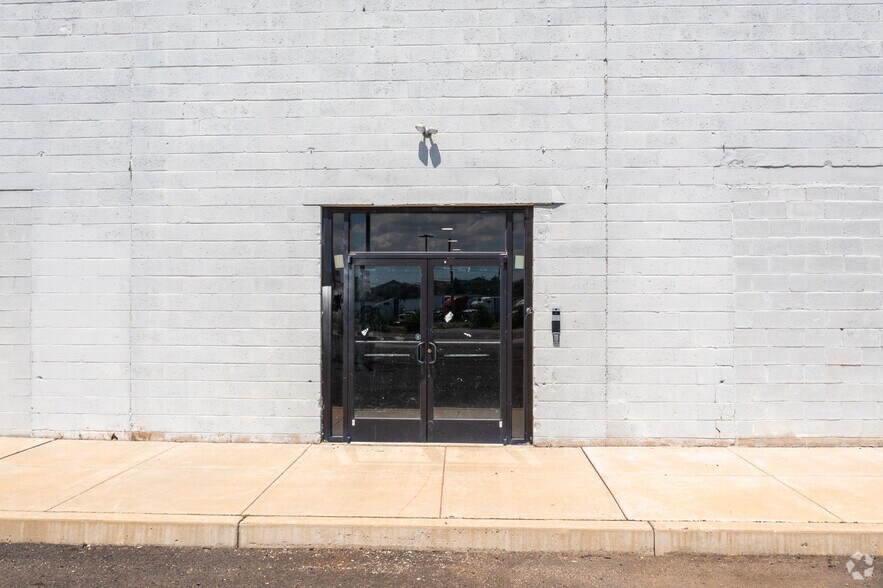 More Photos Of 2500 Grant Ave, Philadelphia Freestanding For Lease