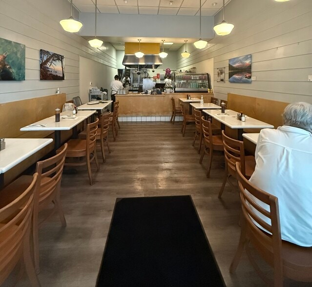 More Photos Of 28 N Los Robles Ave, Pasadena Storefront For Lease