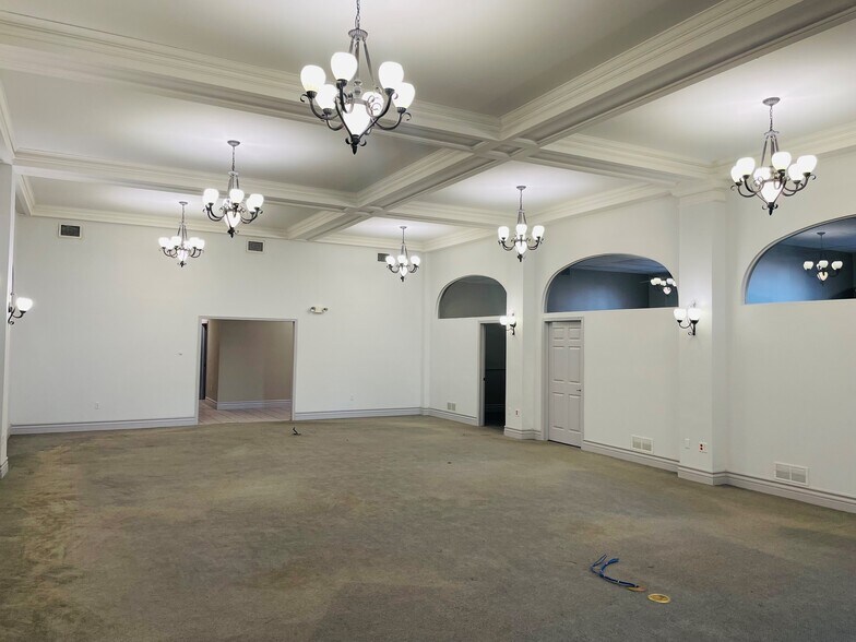 More Photos Of 1401 E Douglas Ave, Wichita Office For Lease