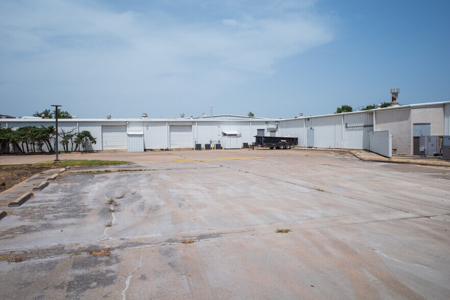 More Photos Of 151 Graham Rd, College Station Research And Development For Lease