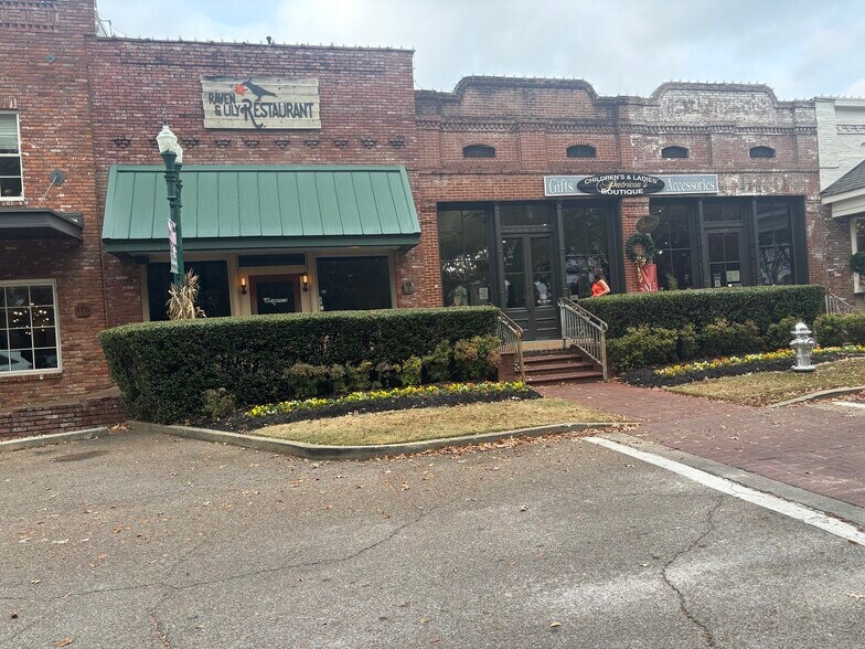 Primary Photo Of 120-124 E Mulberry St, Collierville Restaurant For Lease