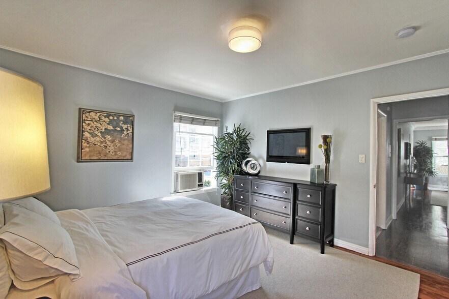 More Photos Of 342 N Oakhurst Dr, Beverly Hills Apartments For Sale