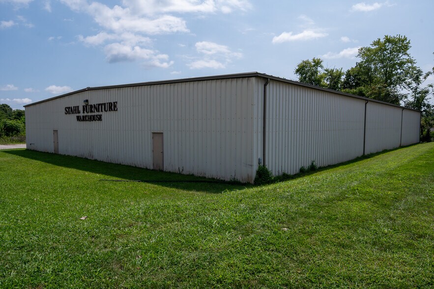 More Photos Of 2379 S Walnut St, Bloomington Warehouse For Lease