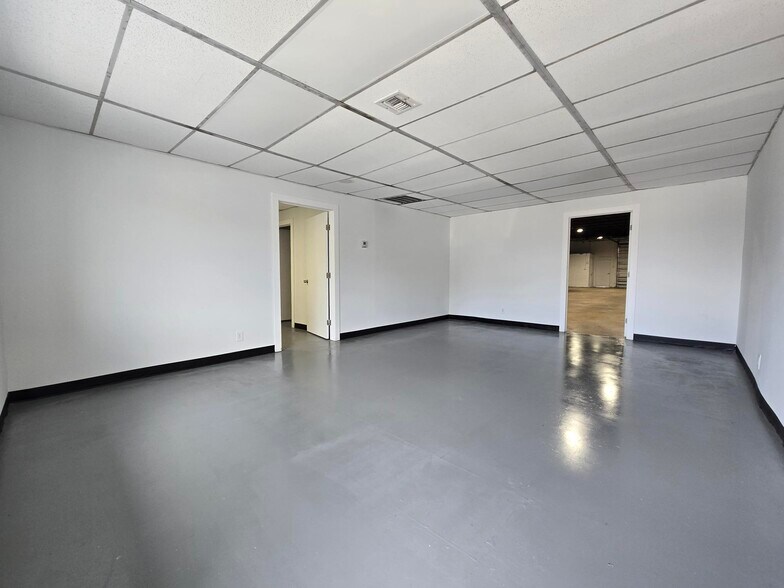 More Photos Of 4019 NE 6th Ave, Oakland Park Warehouse For Sale