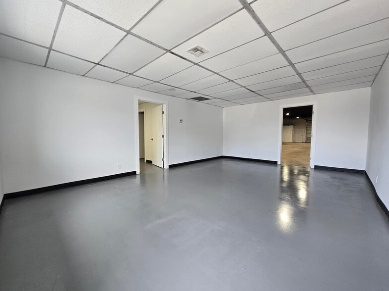 More Photos Of 4019 NE 6th Ave, Oakland Park Warehouse For Sale
