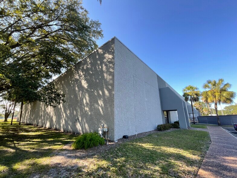 More Photos Of 9410 Parker Ave, Jacksonville Warehouse For Lease